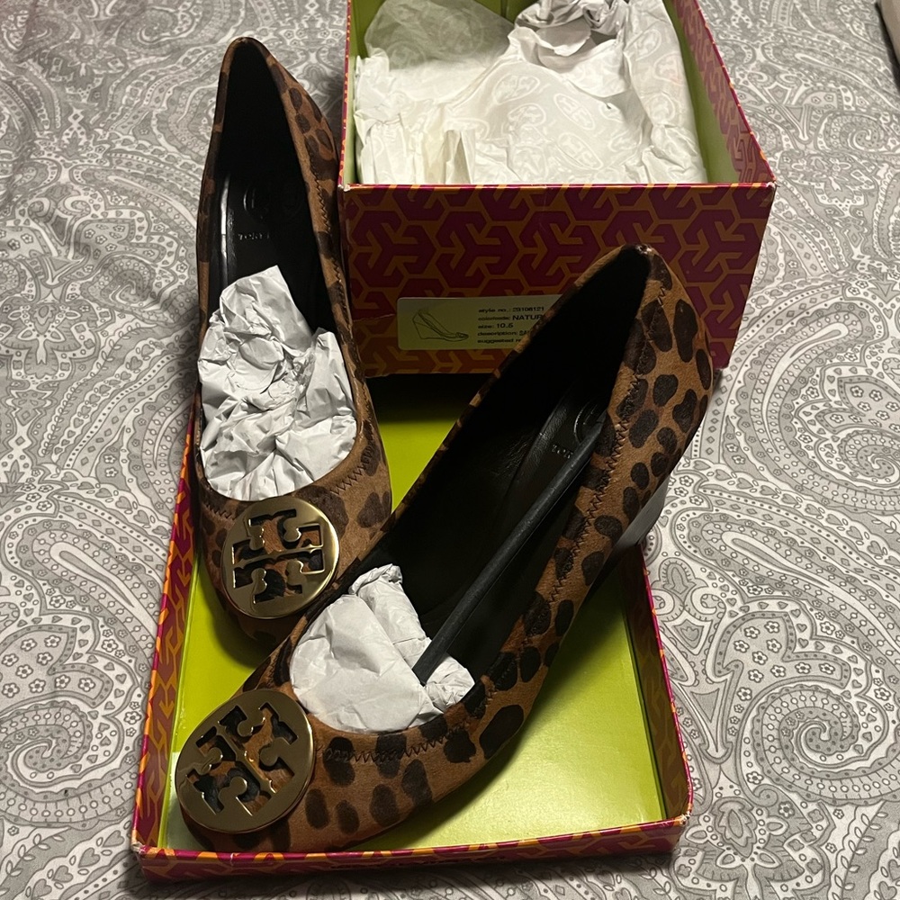 👡Tory Burch (Authentic) Leopard print close toe wedge 👡